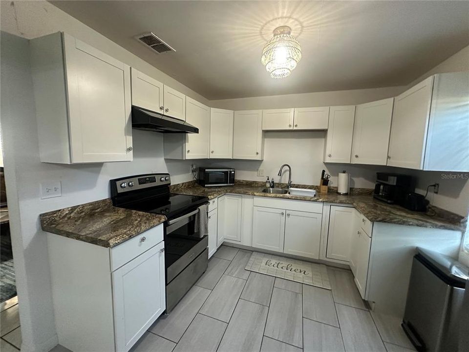 Под контрактом: $289,000 (2 спален, 1 ванн, 936 Квадратных фут)