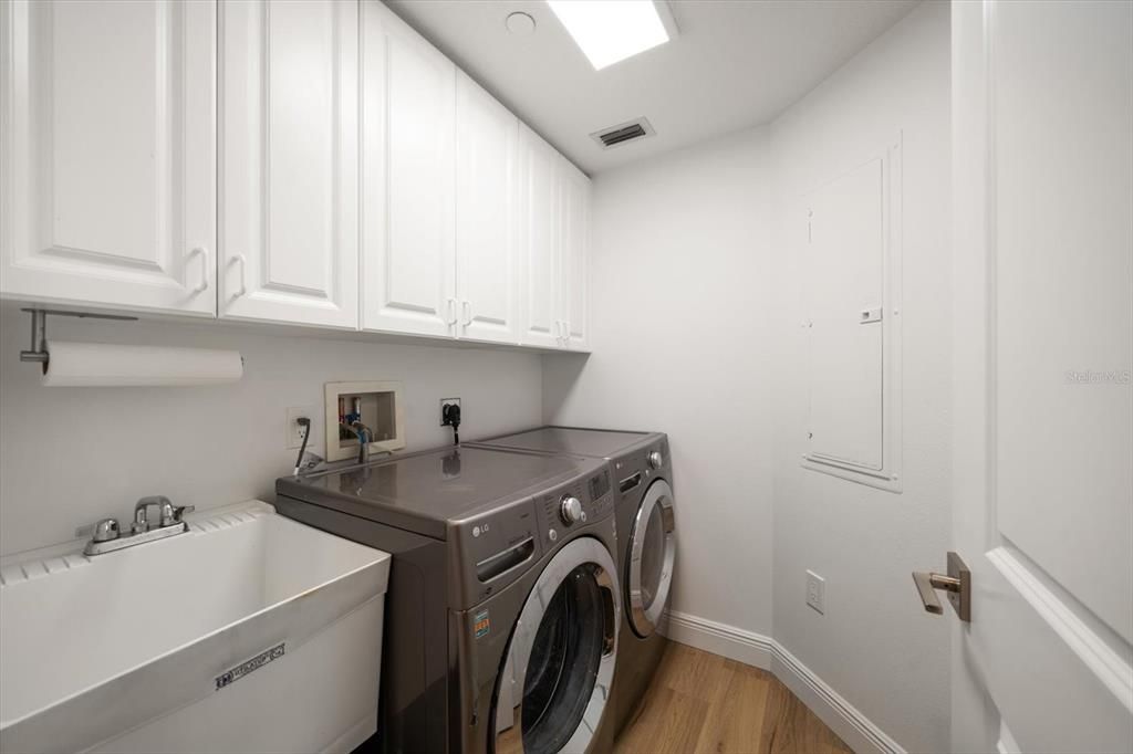 Active With Contract: $1,795,000 (3 beds, 2 baths, 1930 Square Feet)