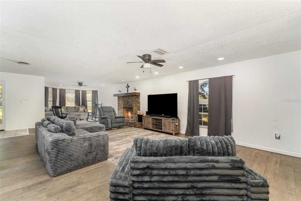 待售: $400,000 (3 贝兹, 2 浴室, 1809 平方英尺)