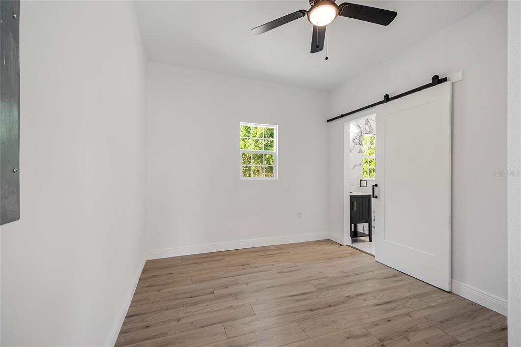 На продажу: $210,000 (2 спален, 2 ванн, 912 Квадратных фут)