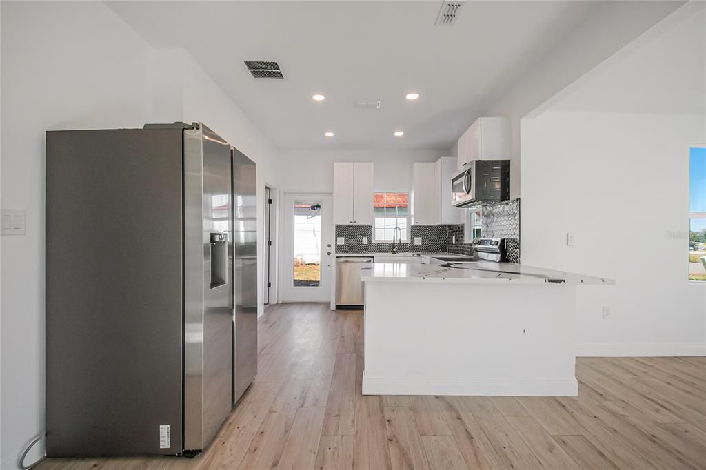 На продажу: $210,000 (2 спален, 2 ванн, 912 Квадратных фут)