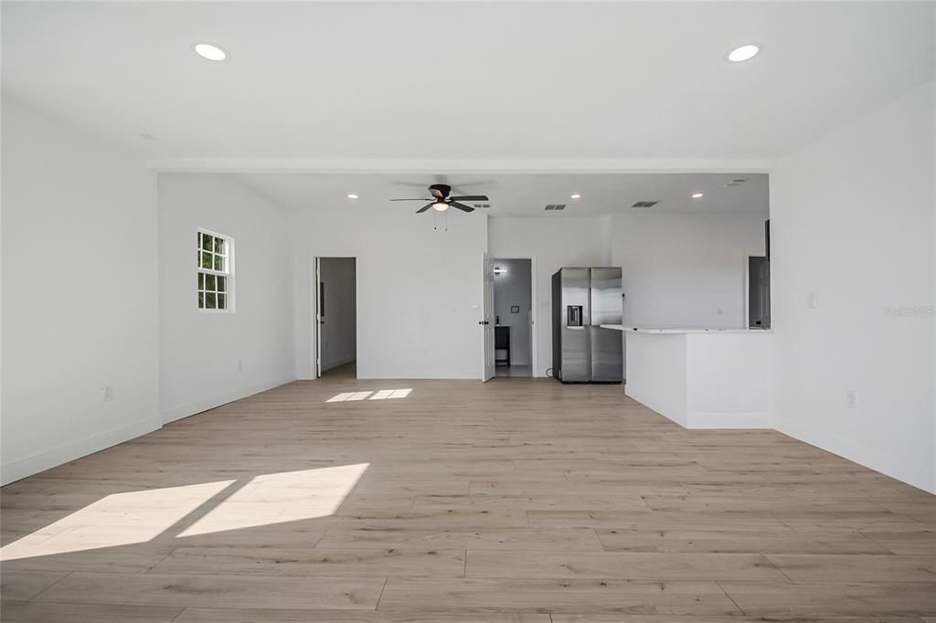 На продажу: $210,000 (2 спален, 2 ванн, 912 Квадратных фут)