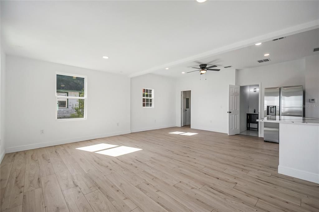 На продажу: $210,000 (2 спален, 2 ванн, 912 Квадратных фут)