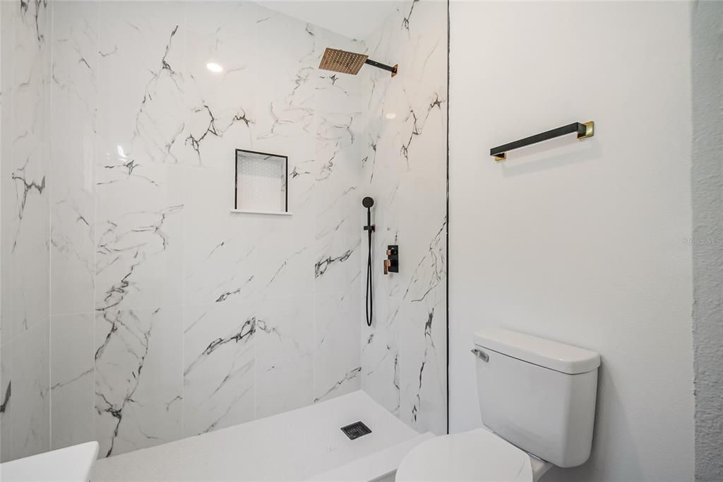 На продажу: $210,000 (2 спален, 2 ванн, 912 Квадратных фут)