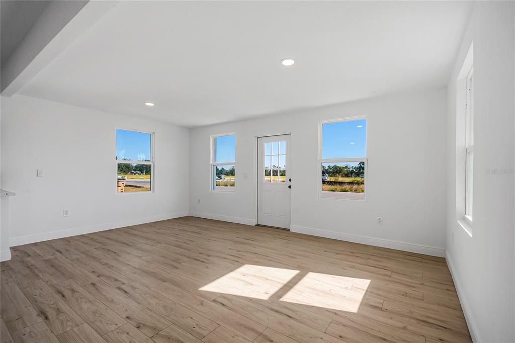 На продажу: $210,000 (2 спален, 2 ванн, 912 Квадратных фут)