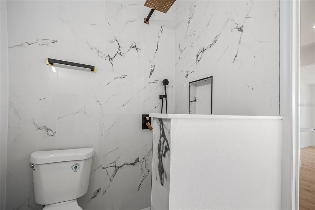 На продажу: $210,000 (2 спален, 2 ванн, 912 Квадратных фут)