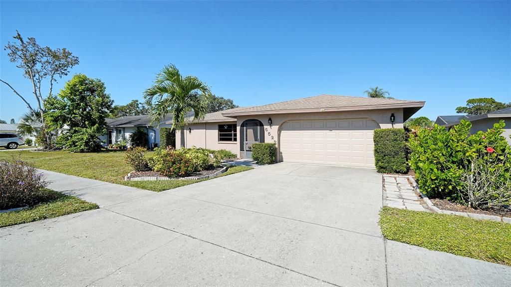 合同活跃: $425,000 (3 贝兹, 2 浴室, 1542 平方英尺)