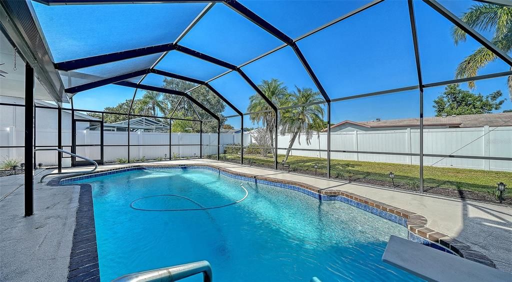 合同活跃: $425,000 (3 贝兹, 2 浴室, 1542 平方英尺)