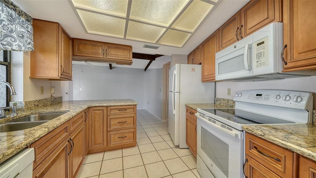 合同活跃: $425,000 (3 贝兹, 2 浴室, 1542 平方英尺)