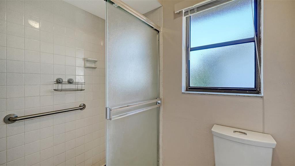 合同活跃: $425,000 (3 贝兹, 2 浴室, 1542 平方英尺)