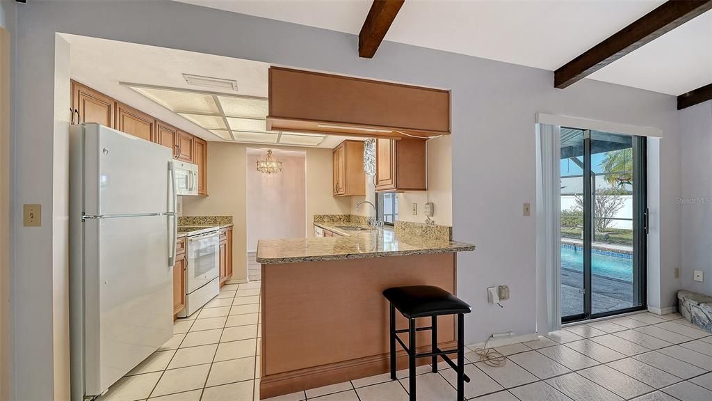 合同活跃: $425,000 (3 贝兹, 2 浴室, 1542 平方英尺)