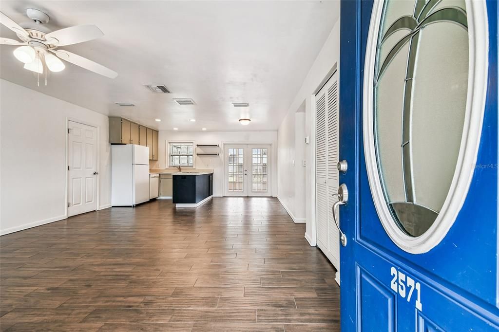 Active With Contract: $339,000 (2 beds, 2 baths, 948 Square Feet)