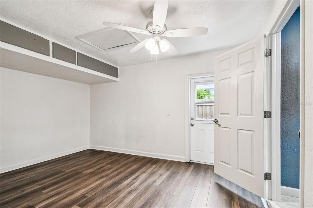 Active With Contract: $339,000 (2 beds, 2 baths, 948 Square Feet)