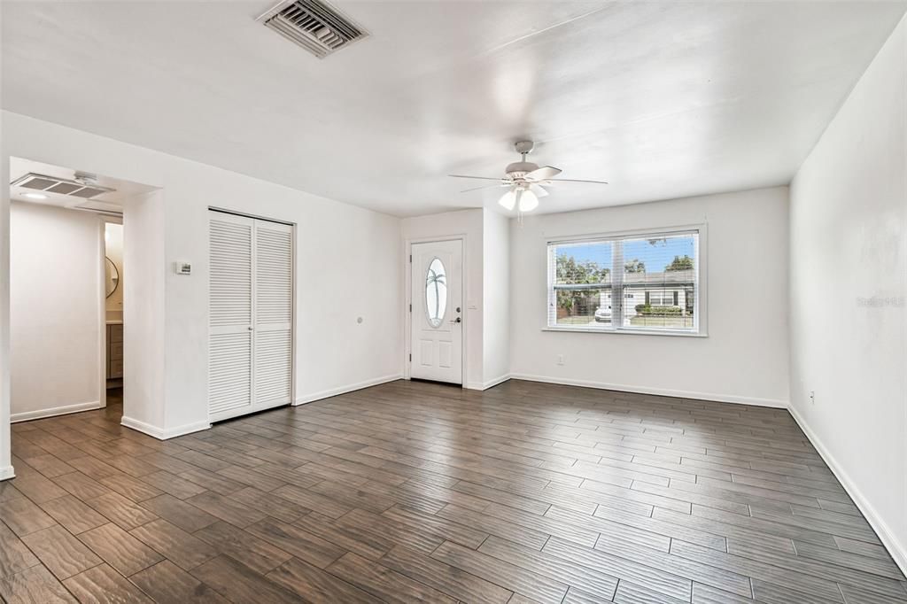 Active With Contract: $339,000 (2 beds, 2 baths, 948 Square Feet)