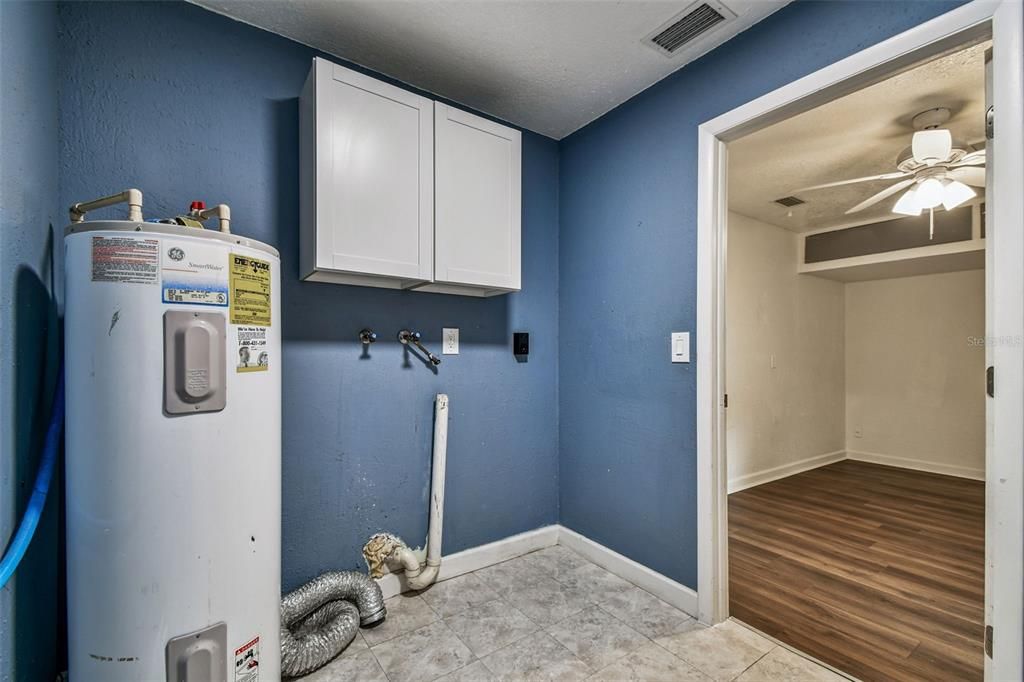 Active With Contract: $339,000 (2 beds, 2 baths, 948 Square Feet)