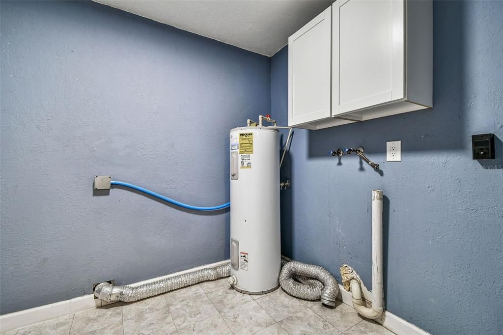 Active With Contract: $339,000 (2 beds, 2 baths, 948 Square Feet)