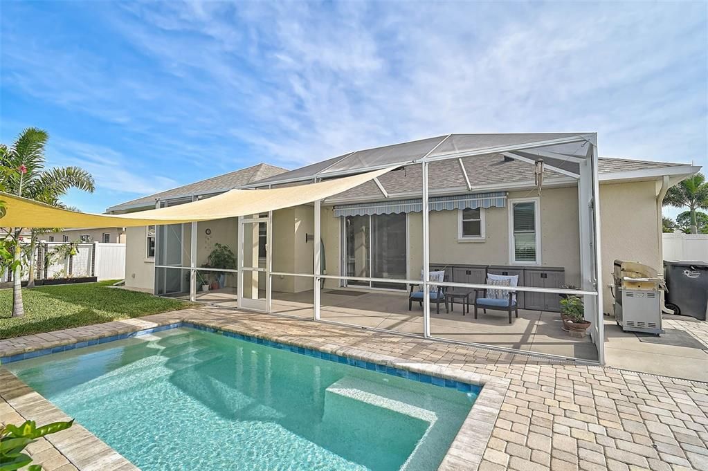 Activo con contrato: $450,000 (3 camas, 2 baños, 1565 Pies cuadrados)