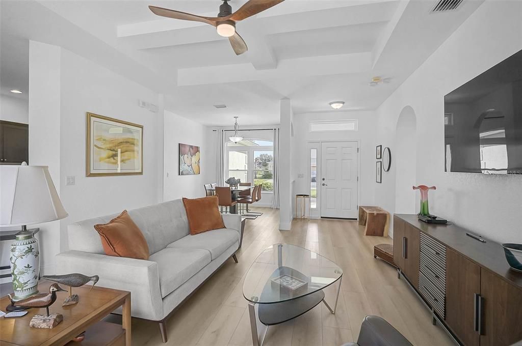 Activo con contrato: $450,000 (3 camas, 2 baños, 1565 Pies cuadrados)