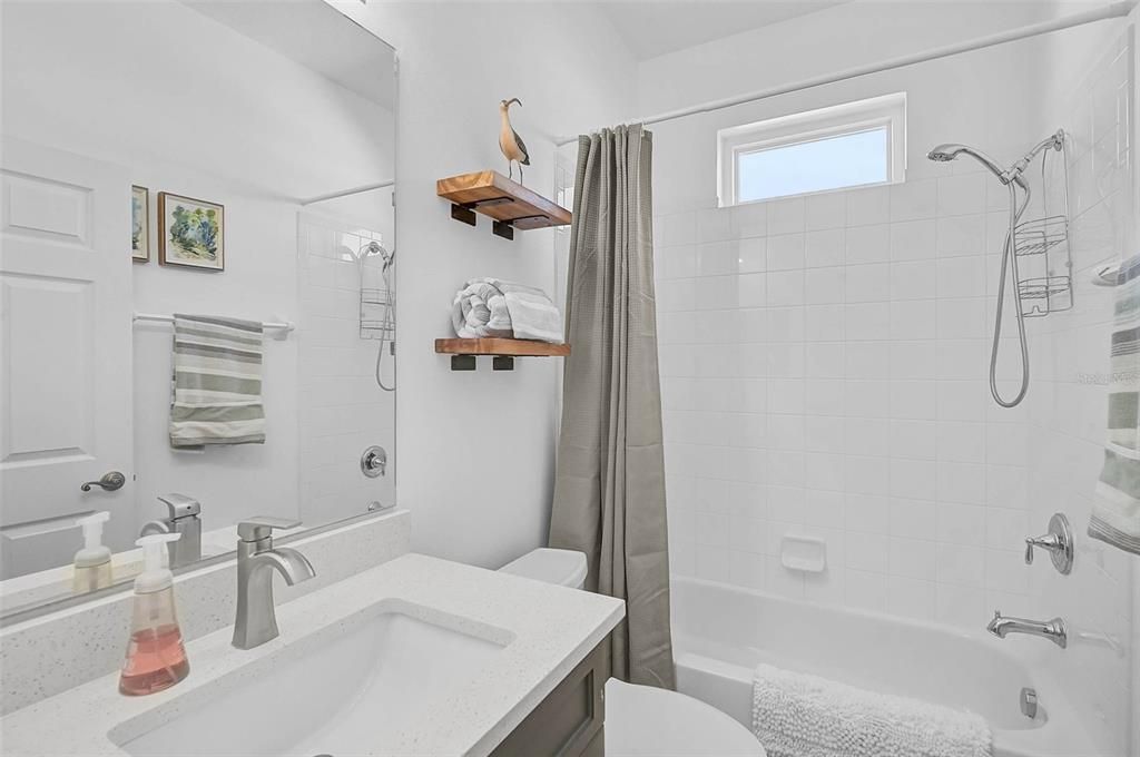 Activo con contrato: $450,000 (3 camas, 2 baños, 1565 Pies cuadrados)