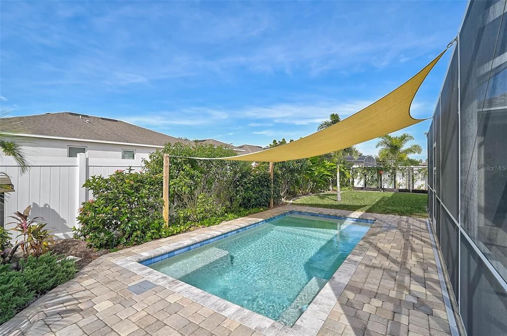 Activo con contrato: $450,000 (3 camas, 2 baños, 1565 Pies cuadrados)