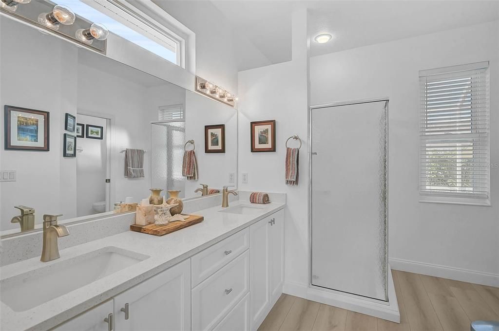 Activo con contrato: $450,000 (3 camas, 2 baños, 1565 Pies cuadrados)