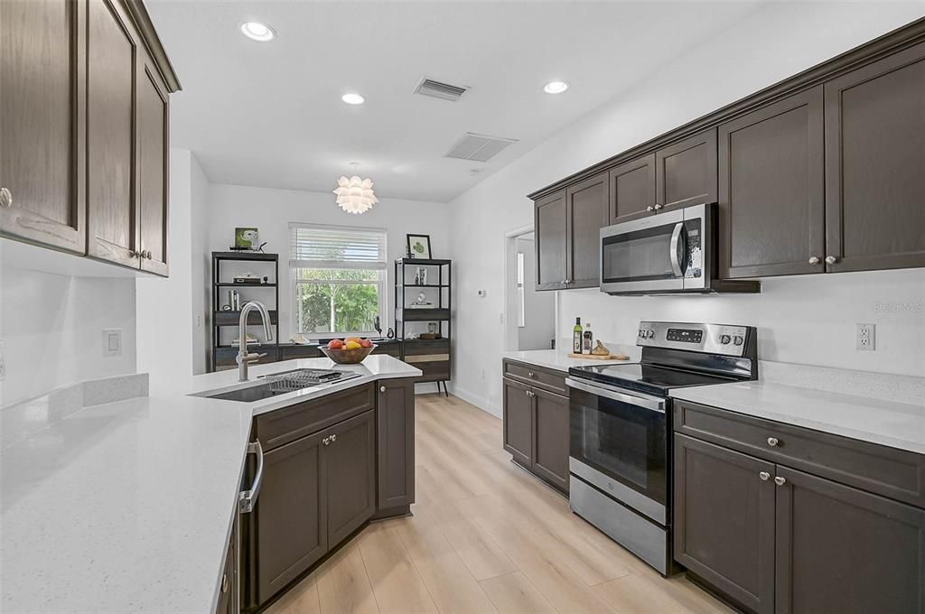 Activo con contrato: $450,000 (3 camas, 2 baños, 1565 Pies cuadrados)