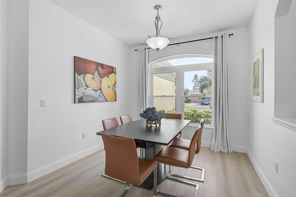 Activo con contrato: $450,000 (3 camas, 2 baños, 1565 Pies cuadrados)