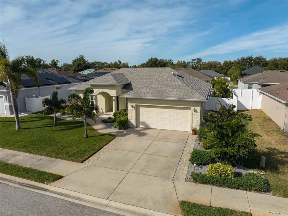 Activo con contrato: $450,000 (3 camas, 2 baños, 1565 Pies cuadrados)