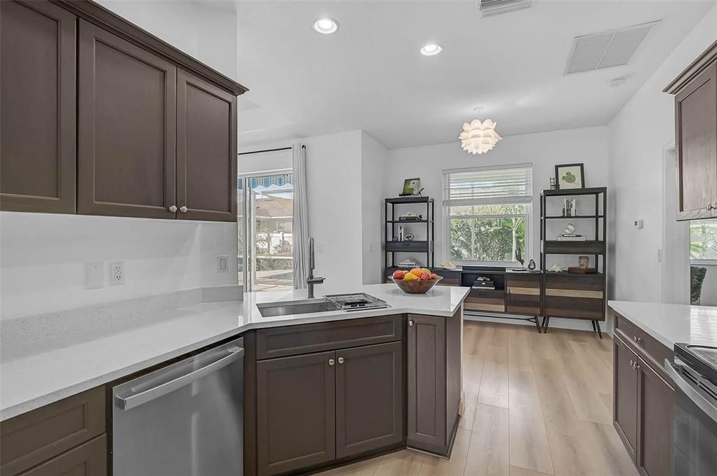 Activo con contrato: $450,000 (3 camas, 2 baños, 1565 Pies cuadrados)