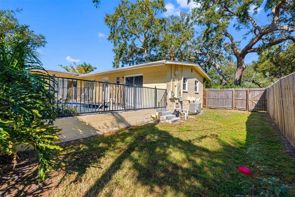 На продажу: $400,000 (2 спален, 2 ванн, 1214 Квадратных фут)