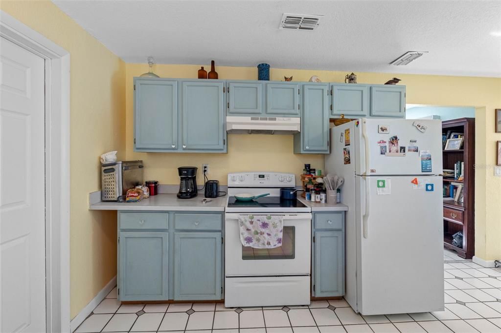 На продажу: $400,000 (2 спален, 2 ванн, 1214 Квадратных фут)