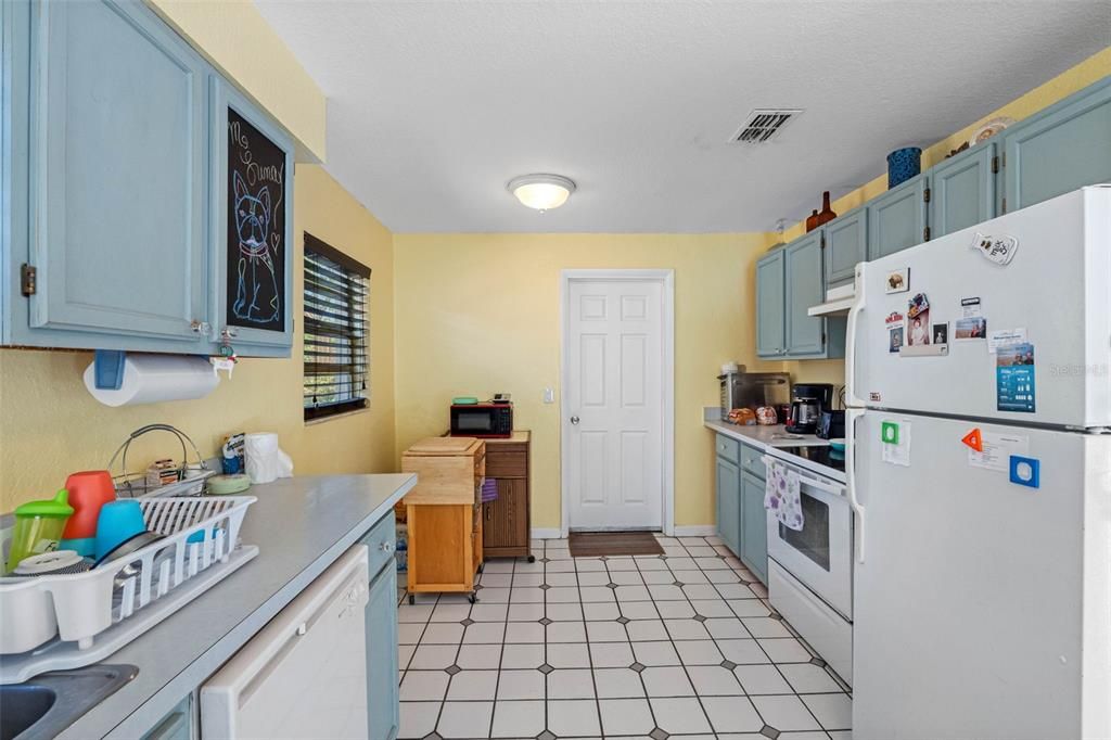 На продажу: $400,000 (2 спален, 2 ванн, 1214 Квадратных фут)