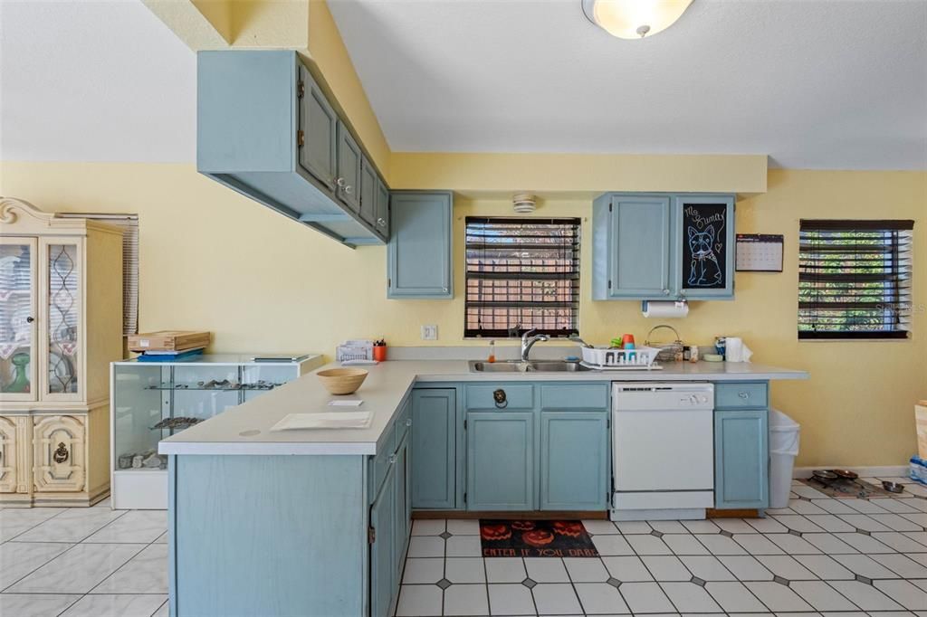 На продажу: $400,000 (2 спален, 2 ванн, 1214 Квадратных фут)