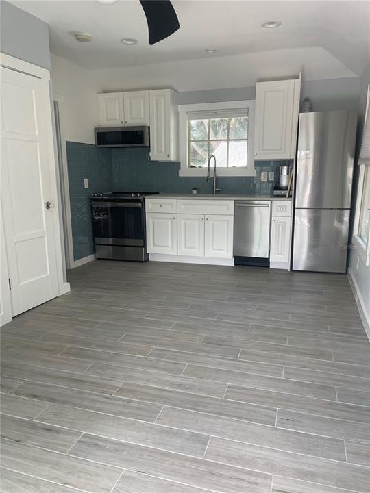 Под контрактом: $1,400 (1 спален, 1 ванн, 650 Квадратных фут)