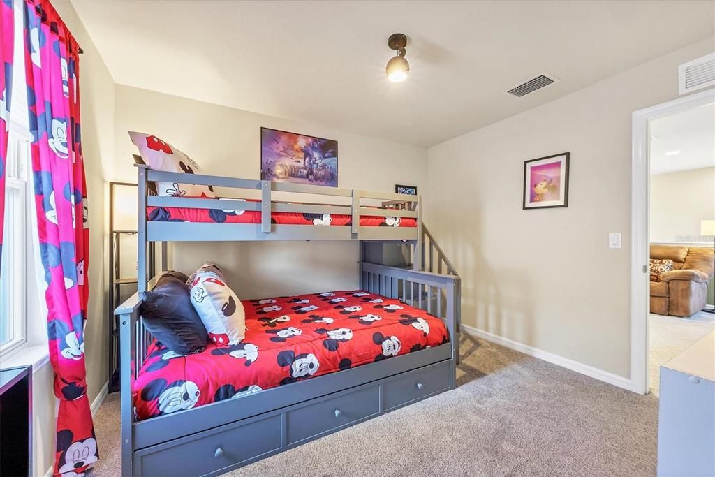 На продажу: $560,000 (4 спален, 3 ванн, 2200 Квадратных фут)