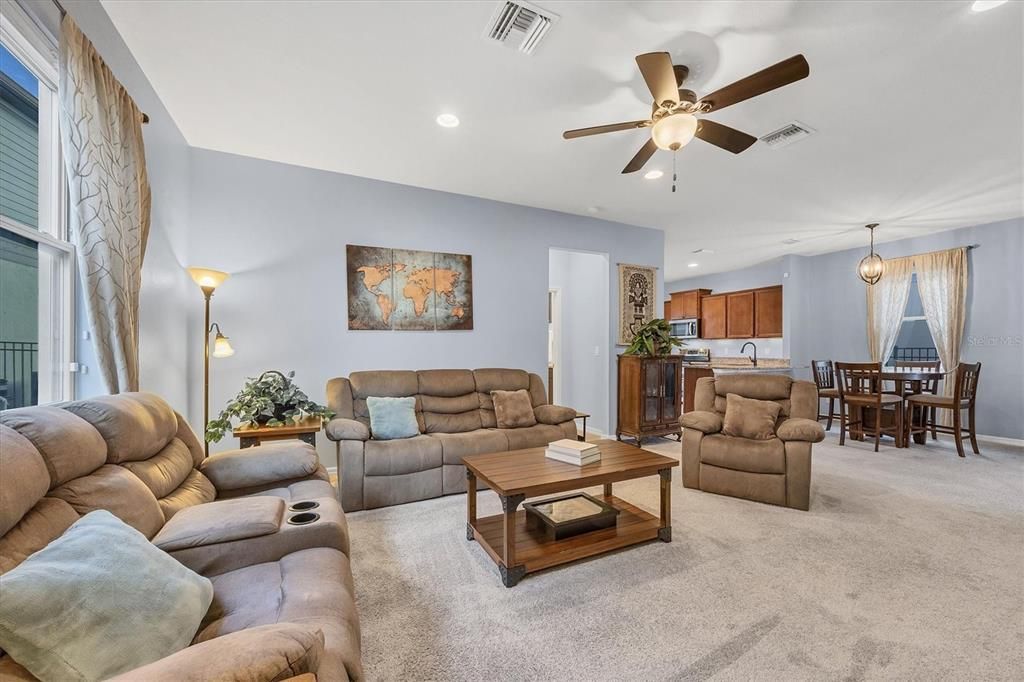 На продажу: $560,000 (4 спален, 3 ванн, 2200 Квадратных фут)