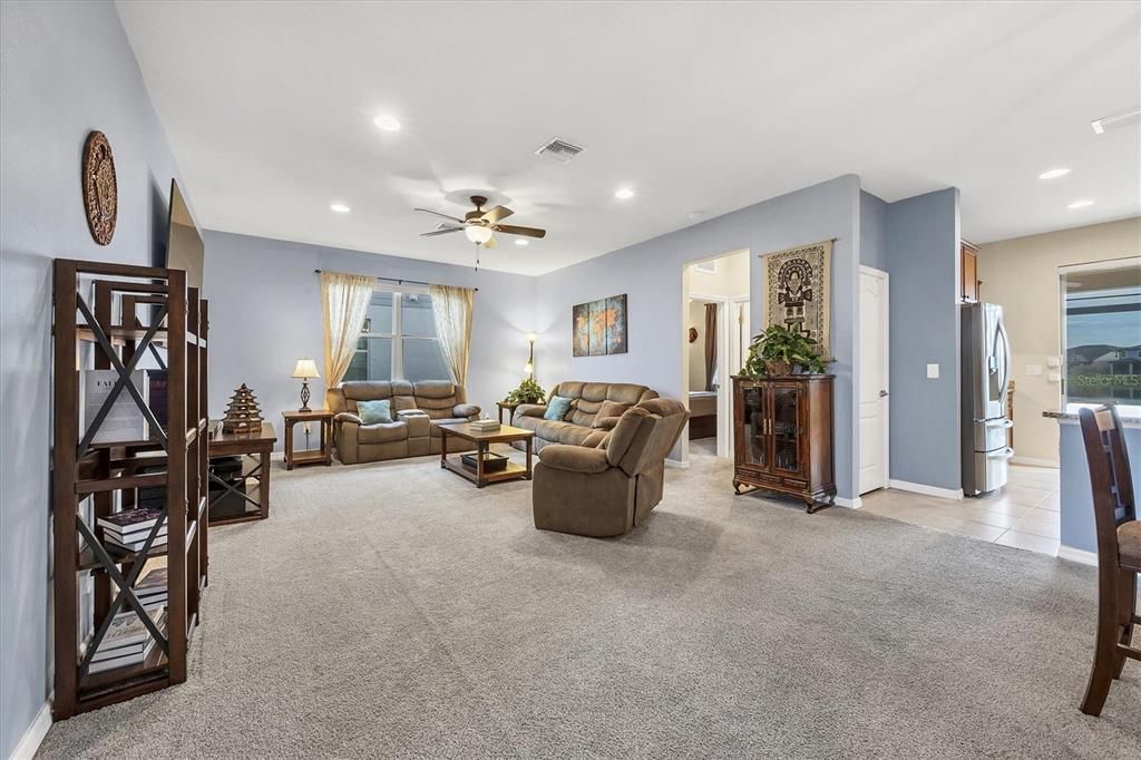 На продажу: $560,000 (4 спален, 3 ванн, 2200 Квадратных фут)