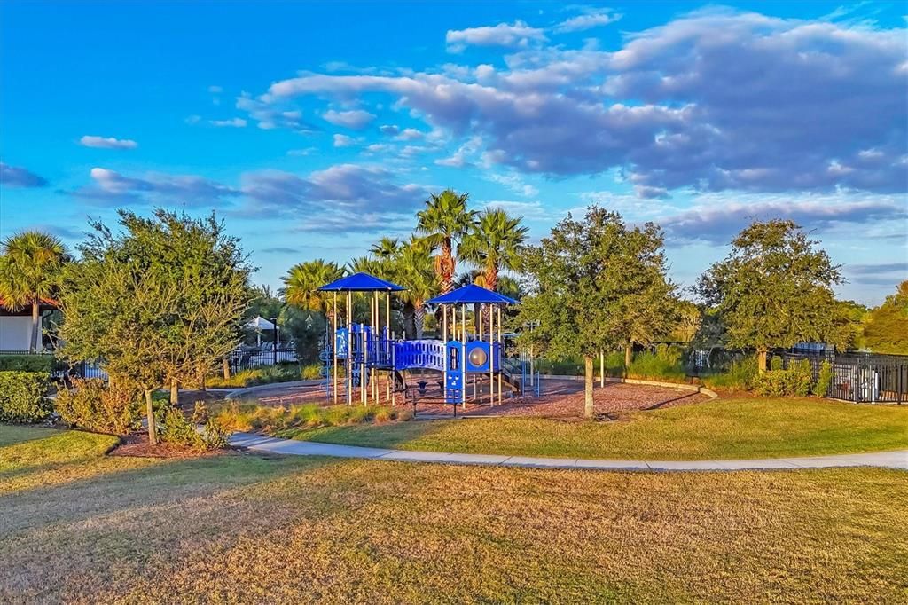 На продажу: $560,000 (4 спален, 3 ванн, 2200 Квадратных фут)