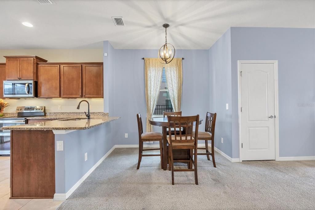 На продажу: $560,000 (4 спален, 3 ванн, 2200 Квадратных фут)