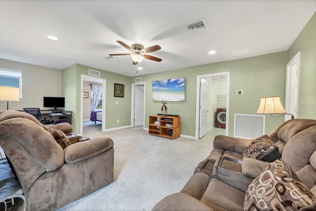 На продажу: $560,000 (4 спален, 3 ванн, 2200 Квадратных фут)