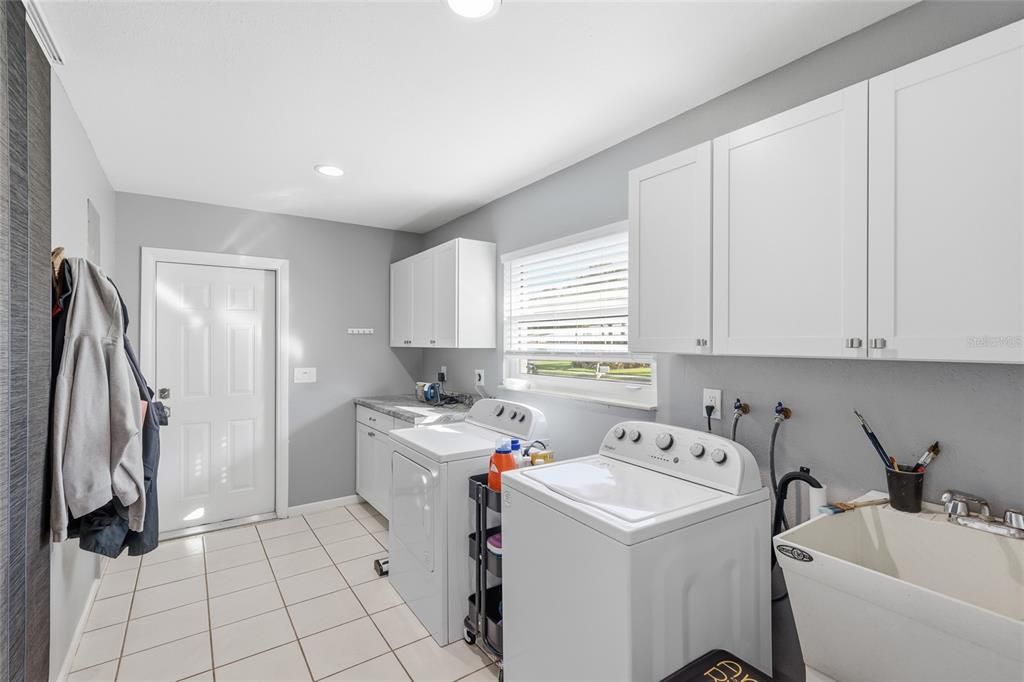 For Sale: $675,000 (3 beds, 2 baths, 1728 Square Feet)