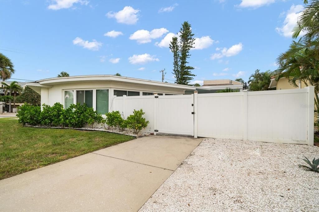 待售: $1,450,000 (4 贝兹, 3 浴室, 2236 平方英尺)