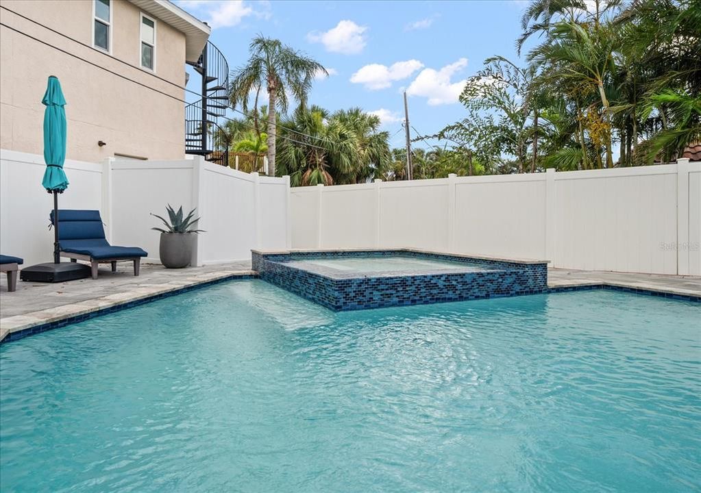 待售: $1,450,000 (4 贝兹, 3 浴室, 2236 平方英尺)