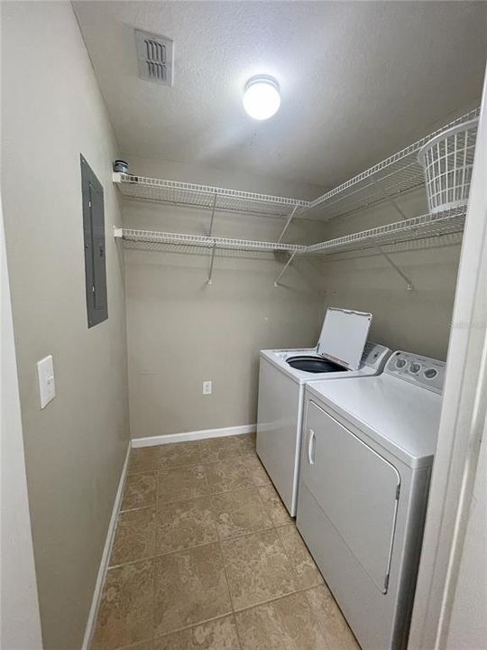 For Rent: $1,950 (1 beds, 1 baths, 964 Square Feet)