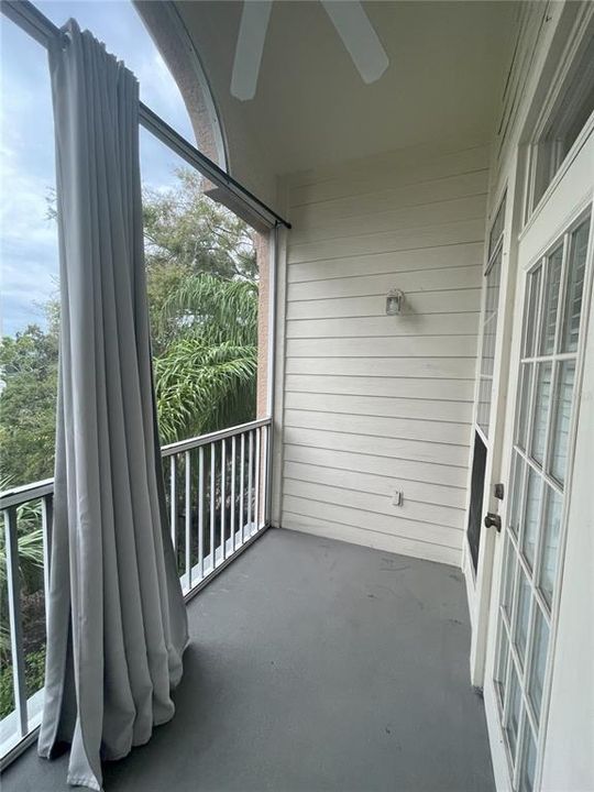 For Rent: $1,950 (1 beds, 1 baths, 964 Square Feet)