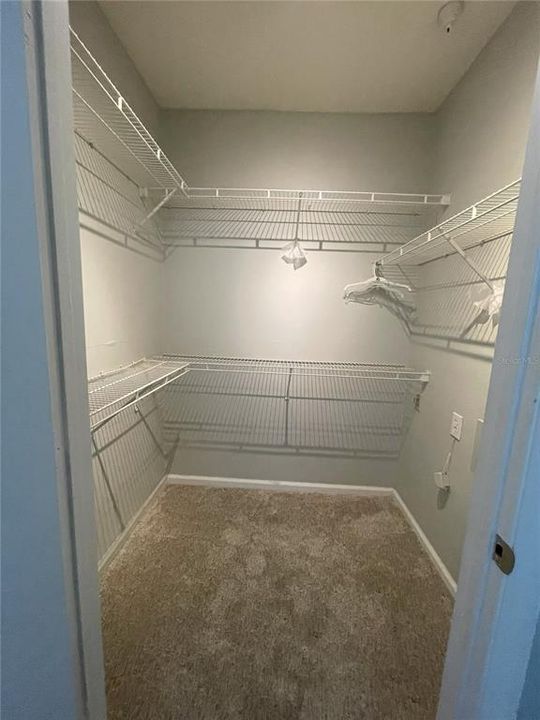 For Rent: $1,950 (1 beds, 1 baths, 964 Square Feet)