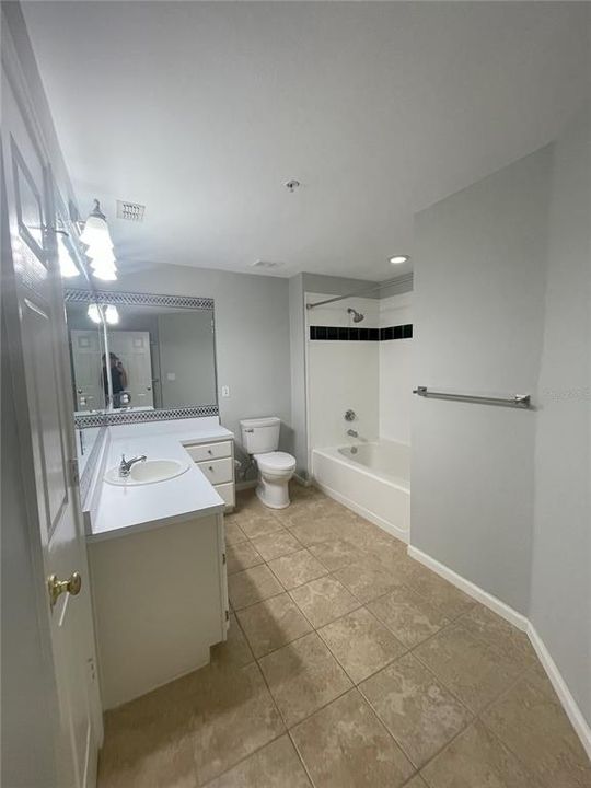 For Rent: $1,950 (1 beds, 1 baths, 964 Square Feet)