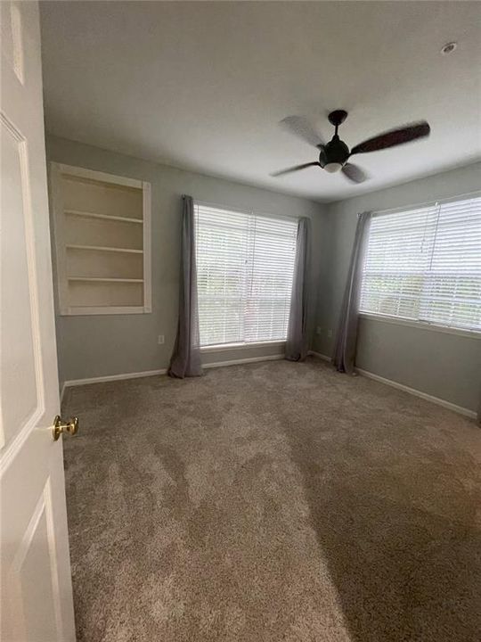 For Rent: $1,950 (1 beds, 1 baths, 964 Square Feet)