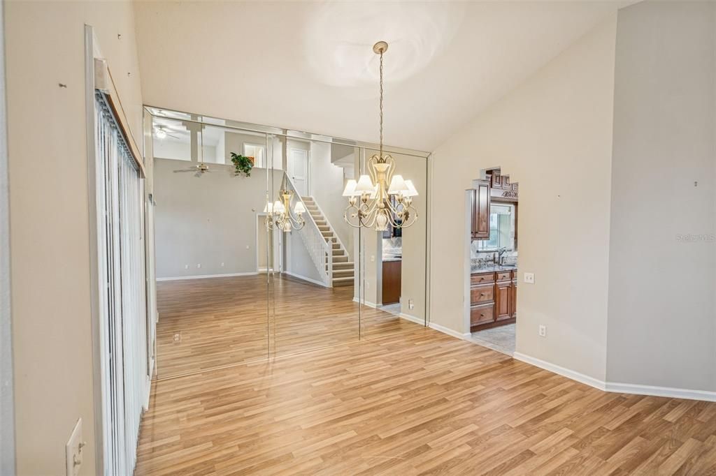 出租: $3,150 (3 贝兹, 2 浴室, 2074 平方英尺)