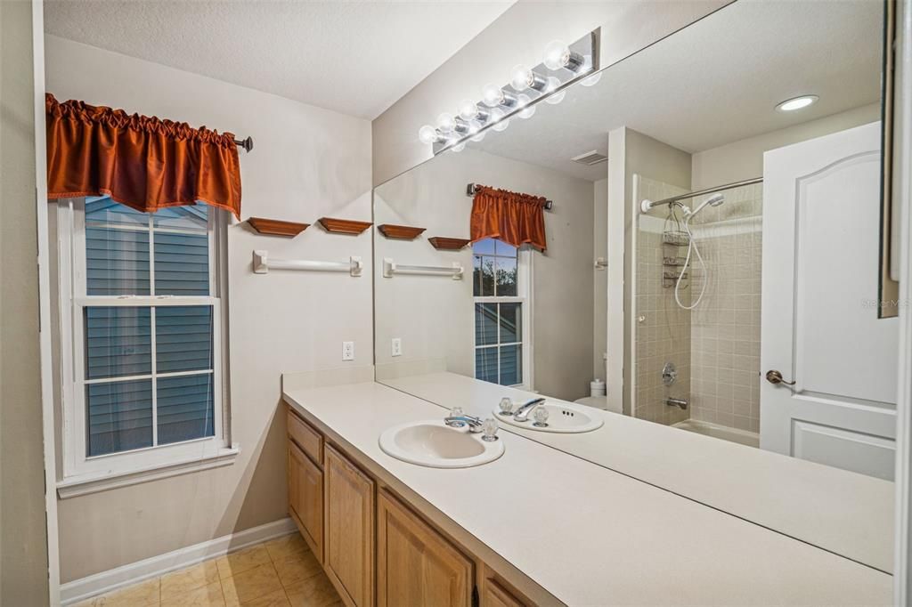 出租: $3,150 (3 贝兹, 2 浴室, 2074 平方英尺)